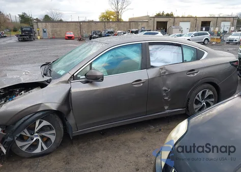 2021 Subaru Legacy Premium z USA, uszkodzony, nr VIN 4S3BWAC66M3018231